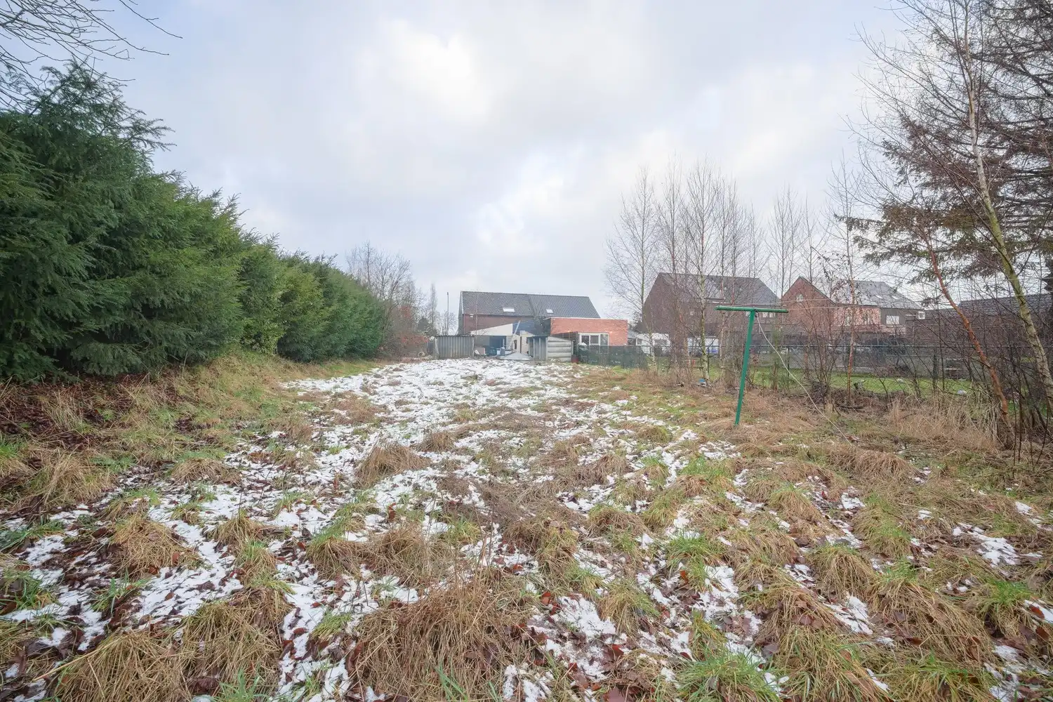 Op te knappen halfopen woning in Lommel foto 11