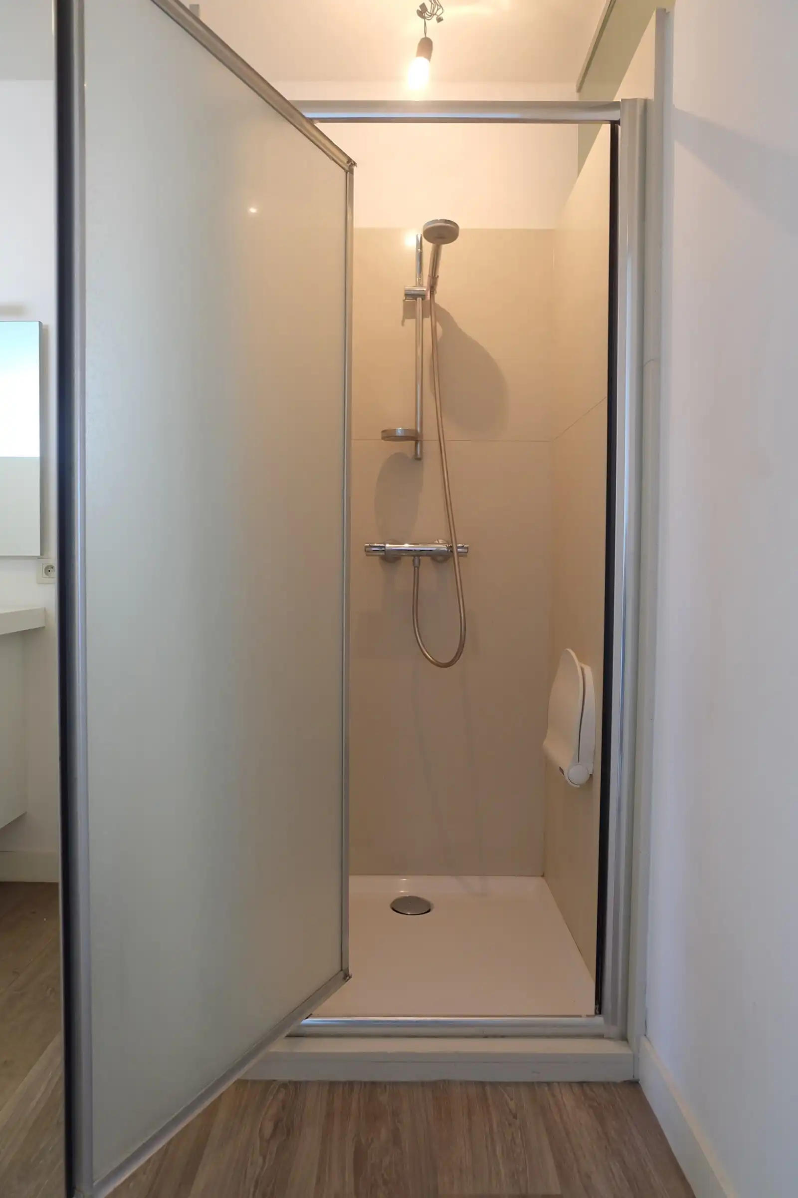 Ruim  3-slaapkamerappartement in hartje Waregem te huur foto 12