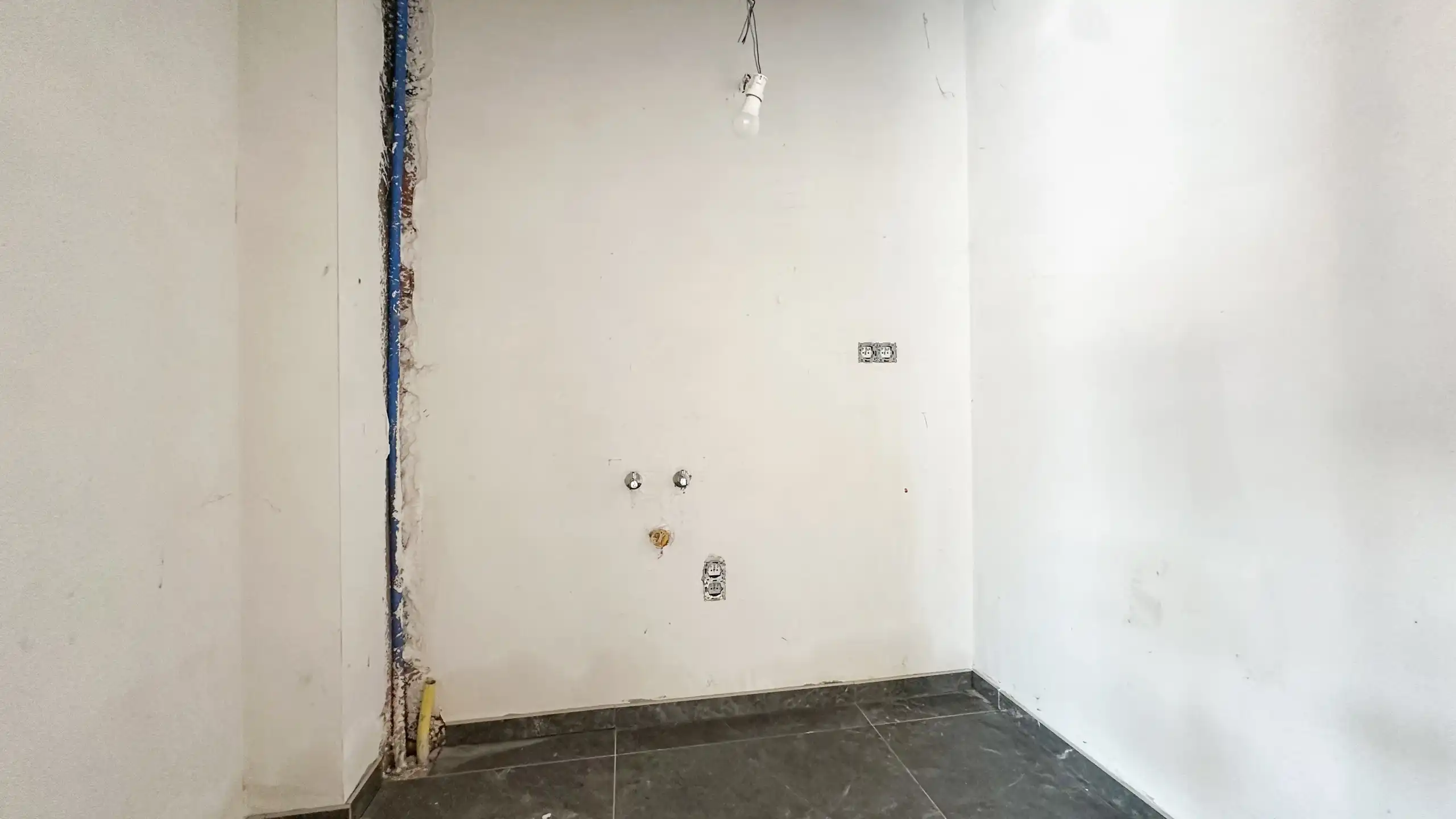 Afgewerkt handelspand van 90m² in Heppen met parkeerplaats! foto 10