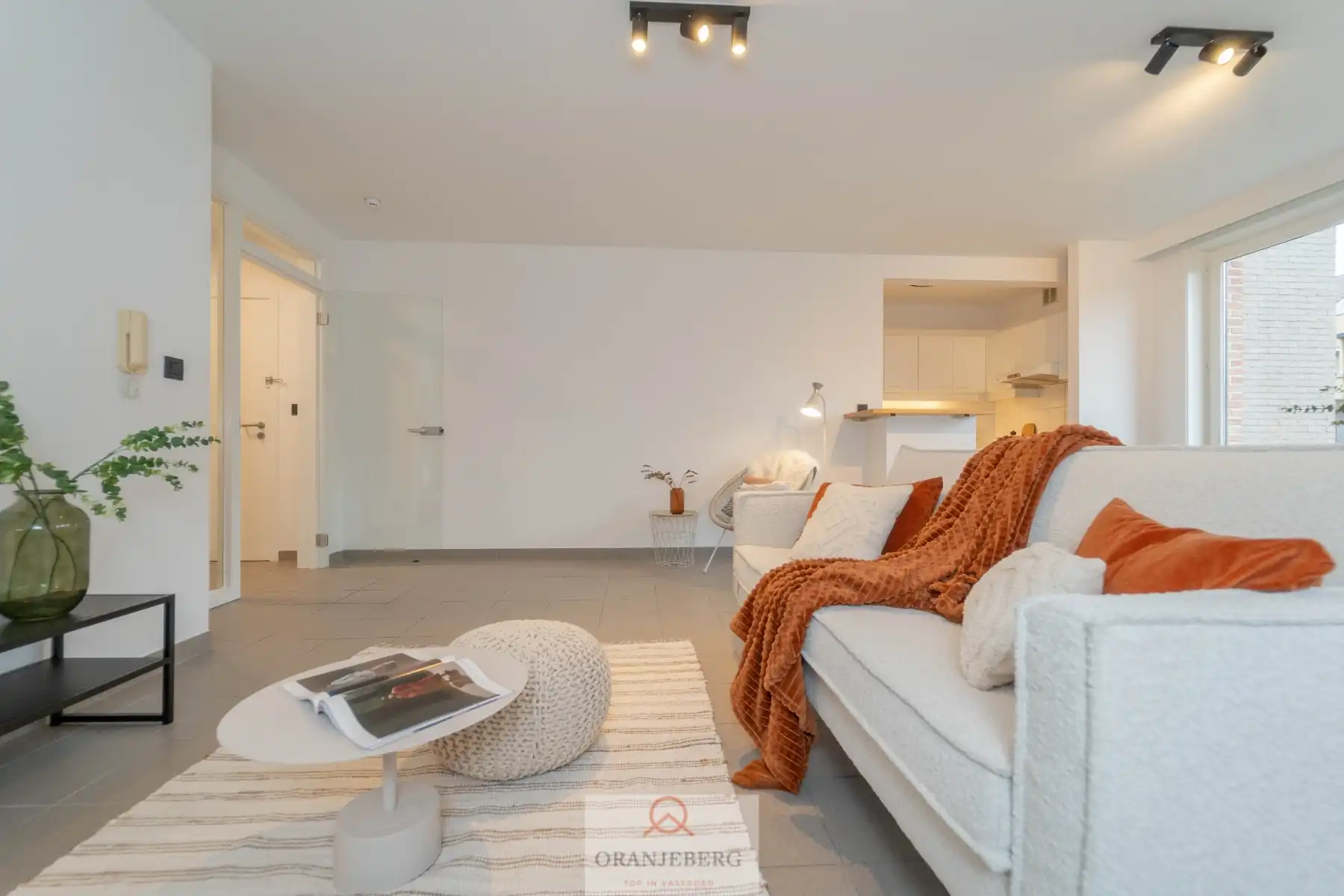 Lichtrijk gelijkvloers 2-slpk appartement met terras! foto 6