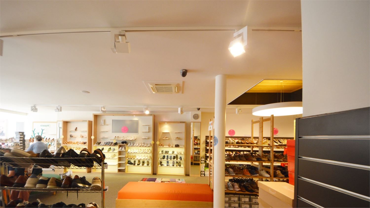 MODERN COMMERCIEEL GEBOUW LANGE ZOUTSTRAAT NAAST NOBEL foto 9