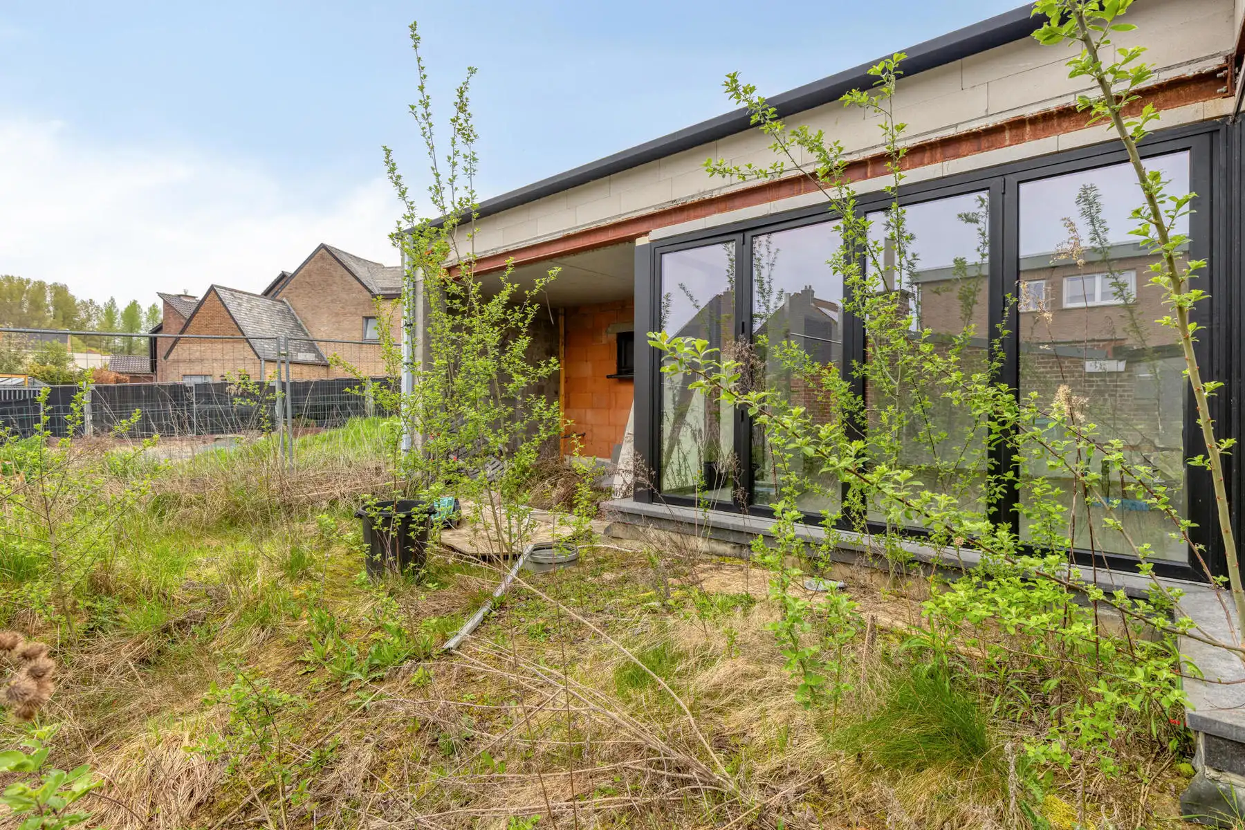 Ruime verder af te werken 2-gevel met 4 slaapkamers foto 24