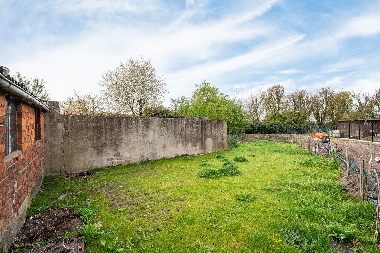 Verrassend ruime te renoveren woning te Oosteeklo! foto 20