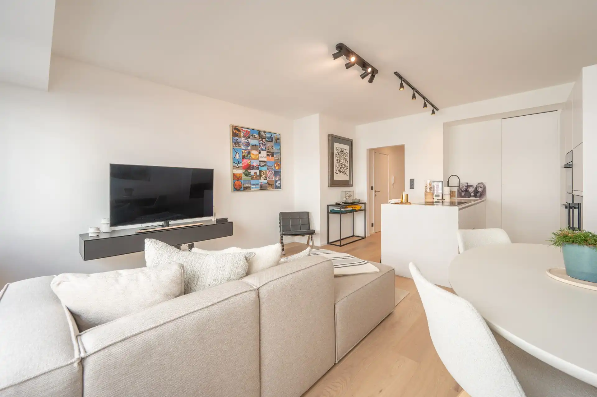 Prachtig twee slaapkamer appartement met zijdelings zeezicht, vlak bij de Kustlaan foto 6