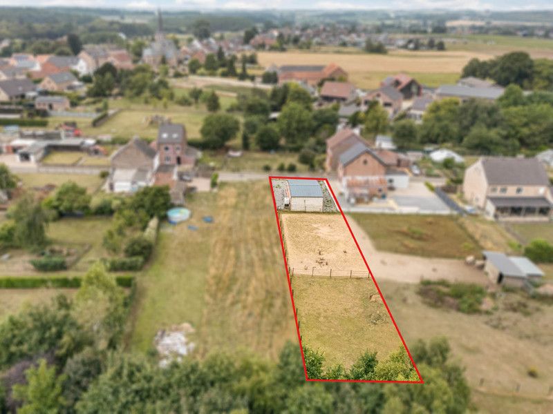 Zeer rustig gelegen bouwgrond op 7are 95ca foto {{pictureIndex}}