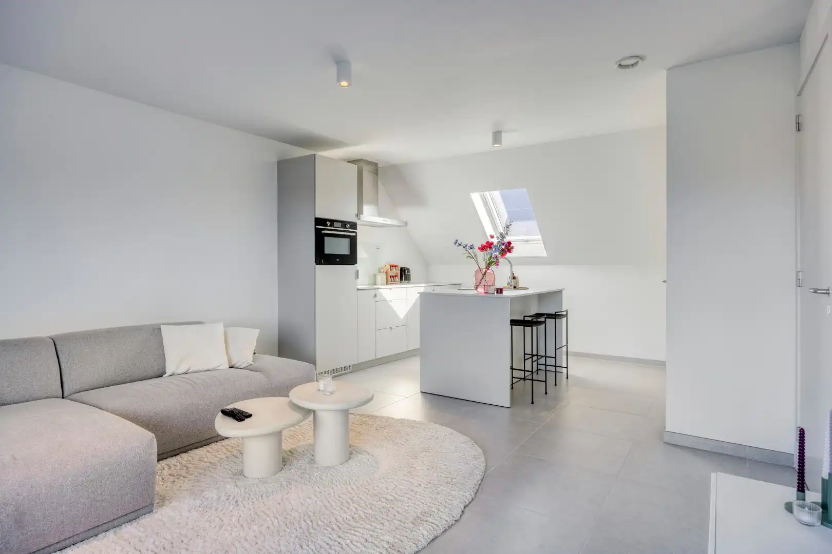 Recent appartement met 1 slpk, ruim terras en zolder in het centrum van Mol. foto 5