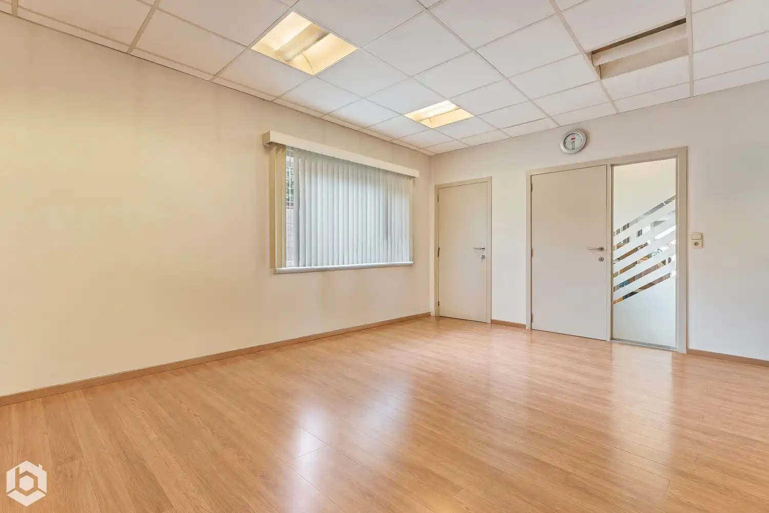Commercieel pand met ruim appartement op toplocatie in Sint-Katelijne-Waver foto 4