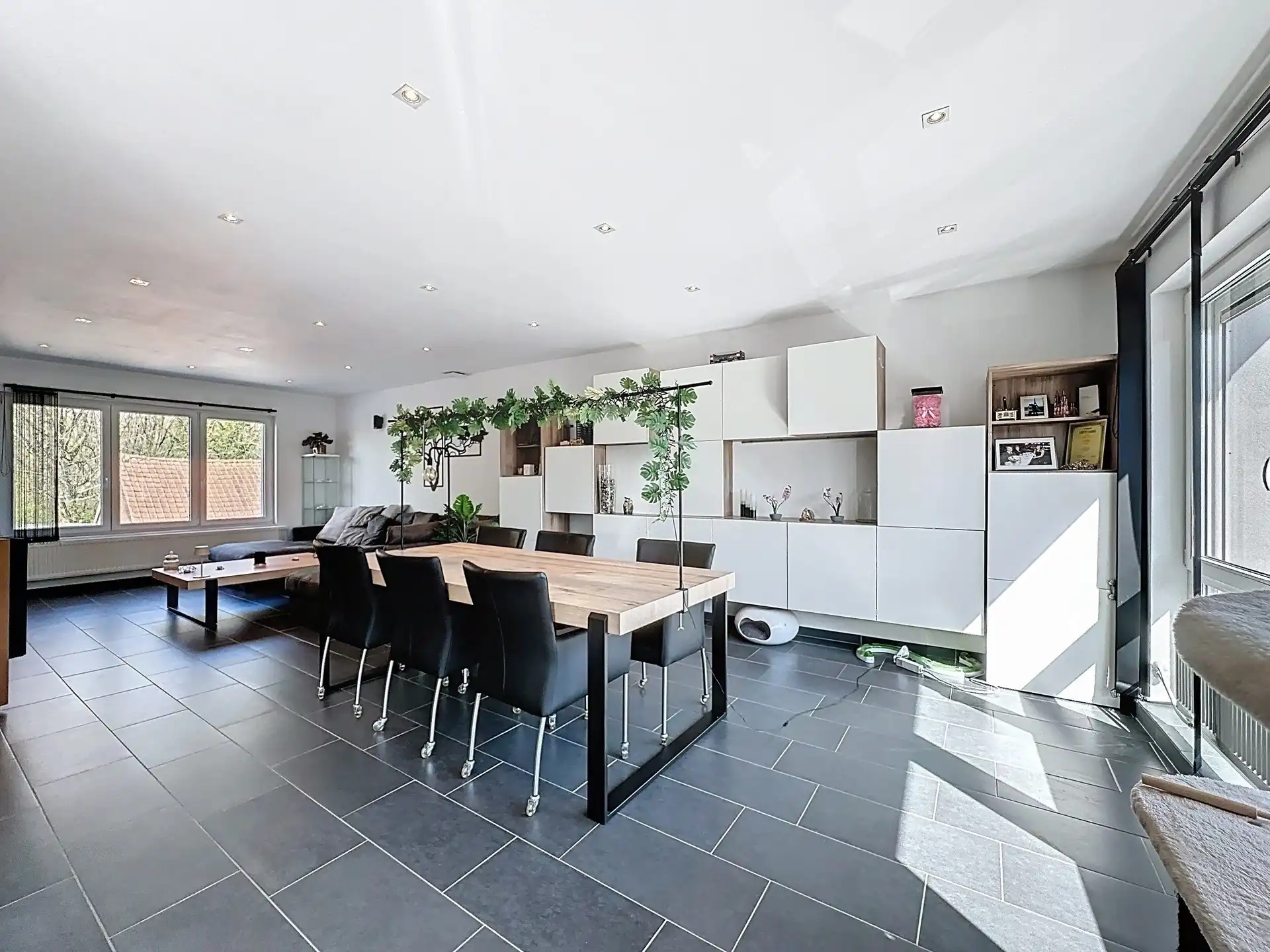 Gezinswoning met praktijk en 5 slaapkamers in Belsele foto 2