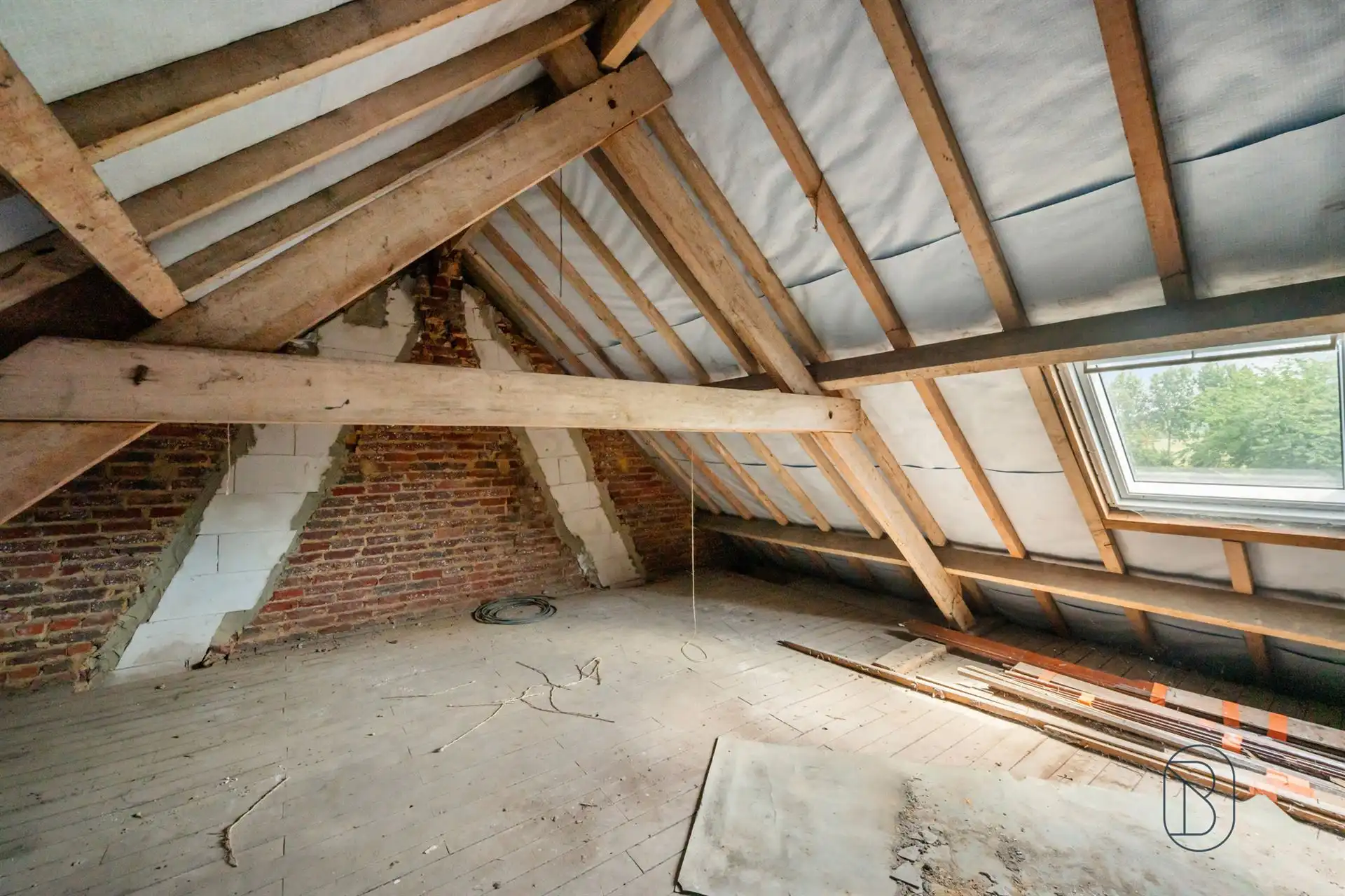 Mooie gerenoveerde halfopen woning met tuin in Saint-Sauveur foto 13