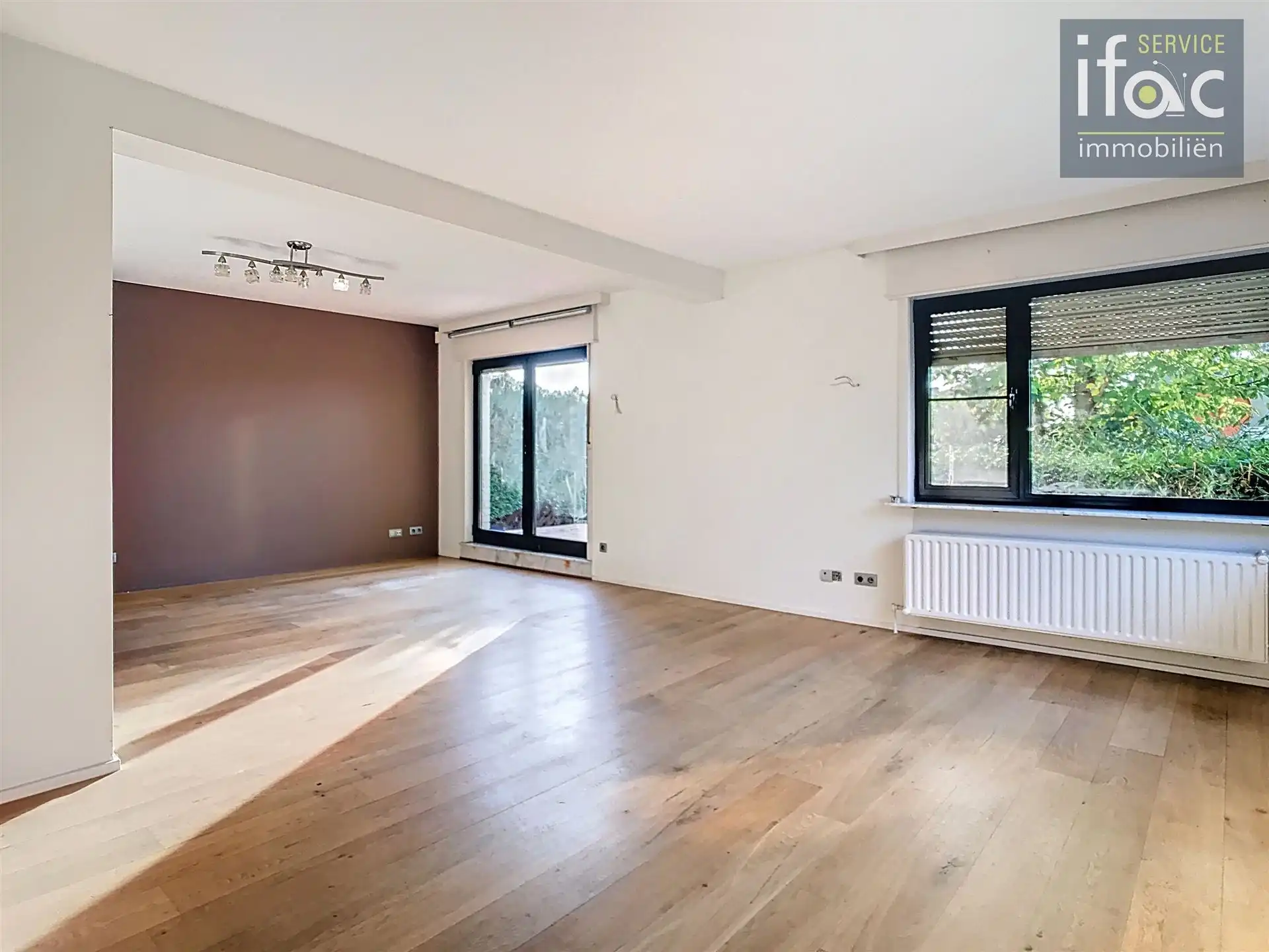 Bungalow met 4 slaapkamers en ruime garage foto 3