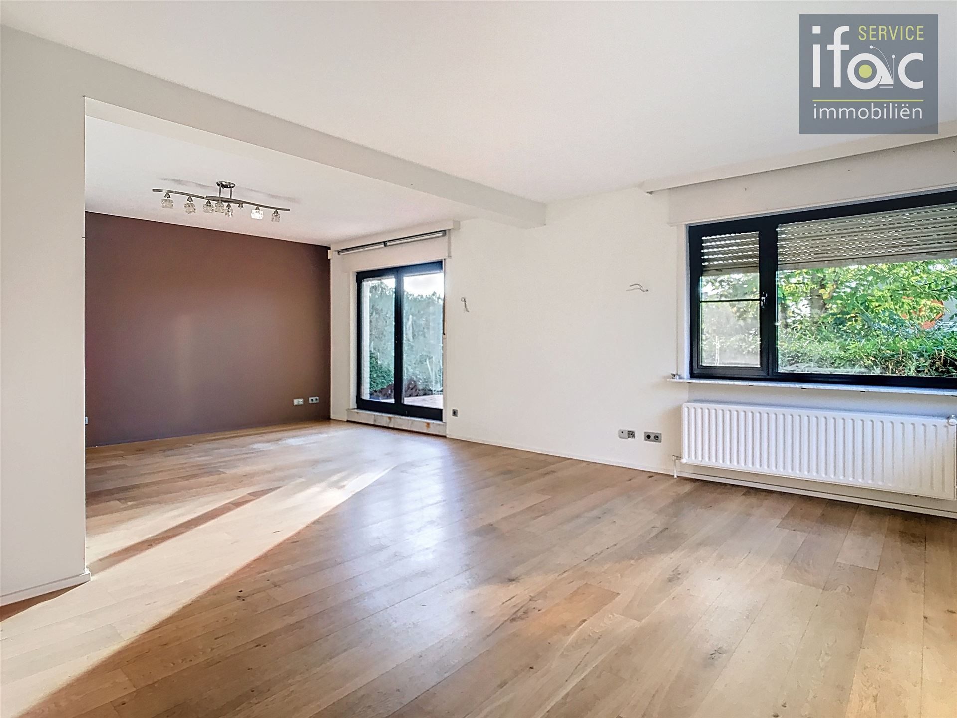 Bungalow met 4 slaapkamers en ruime garage foto 4