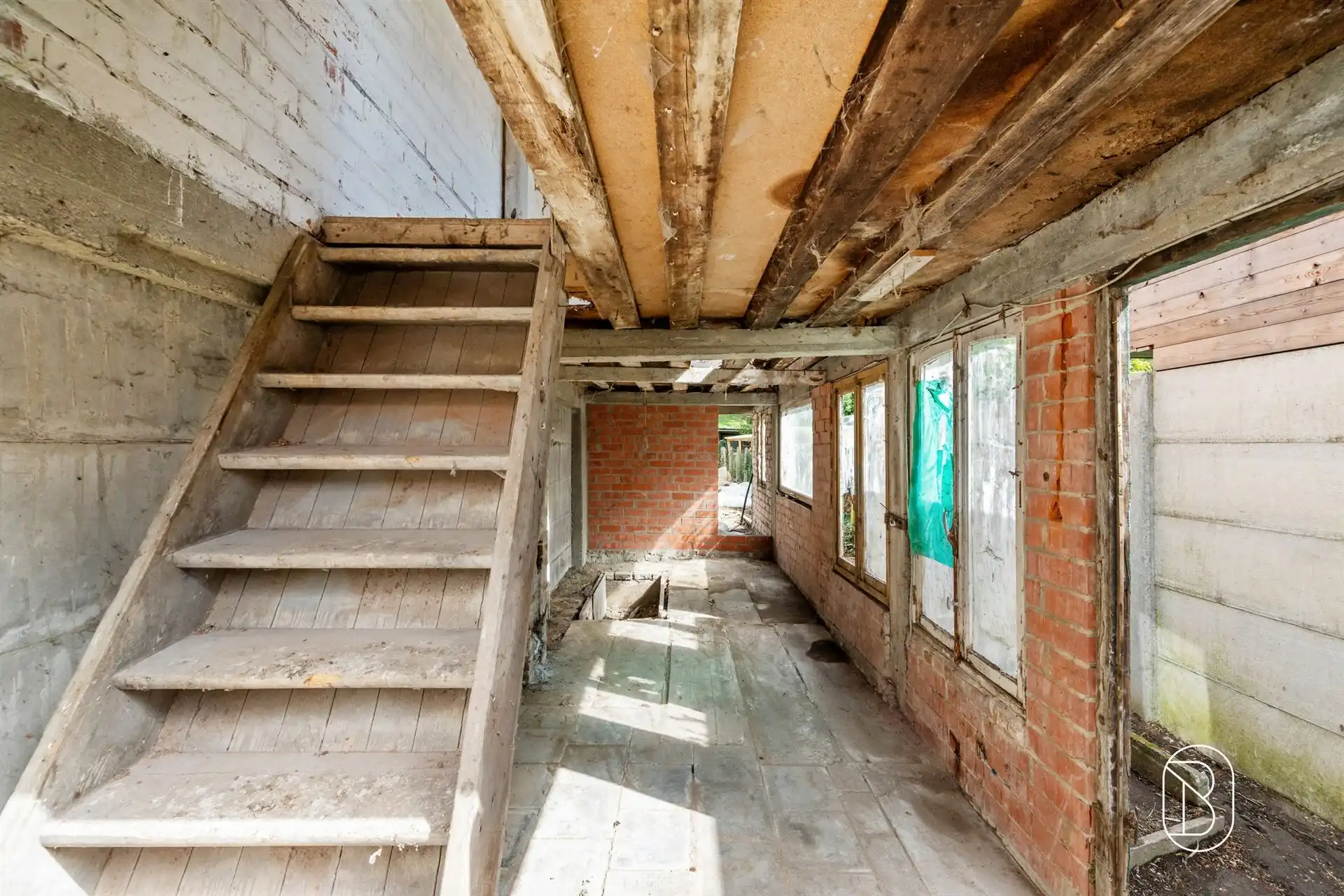 Te renoveren woning met tuin!  foto 10