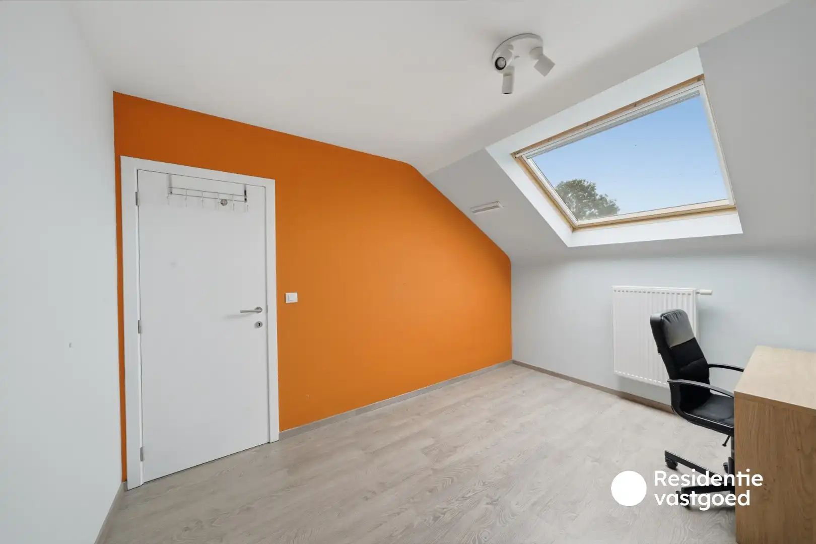 Recente en instapklare woning met 3 slaapkamers, garage en tuin te Zandvoorde! foto 17