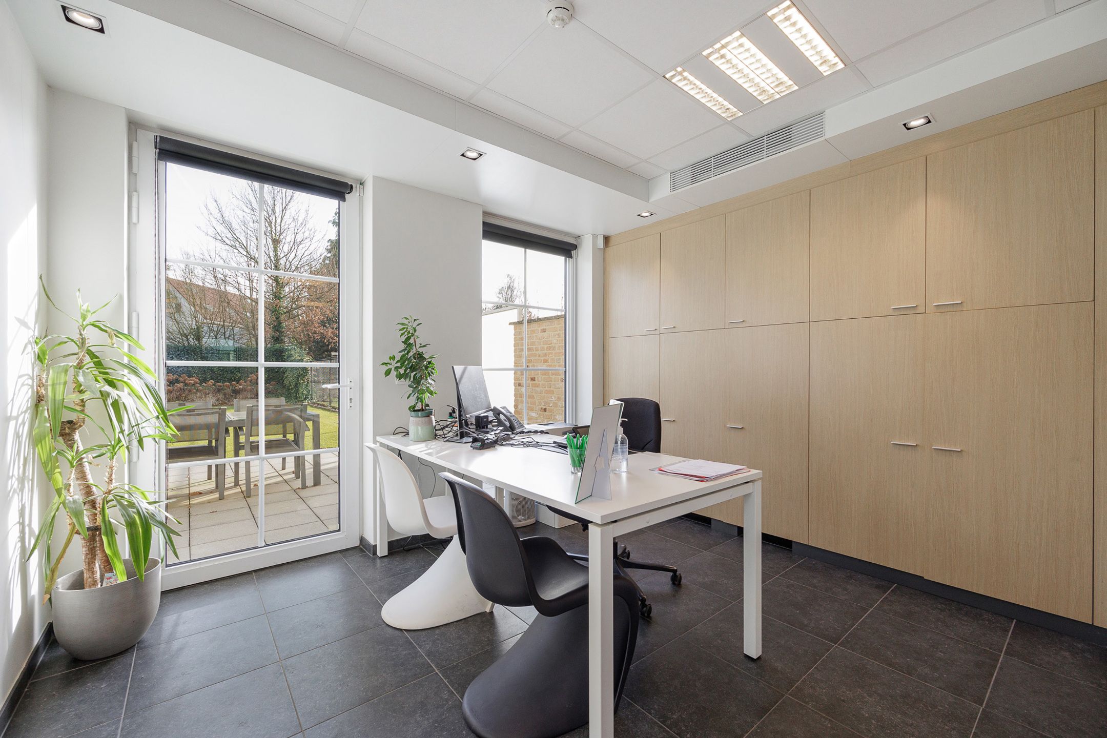 Kantoor 95 m² + tuin en 2 autostaanplaatsen op top locatie foto 14