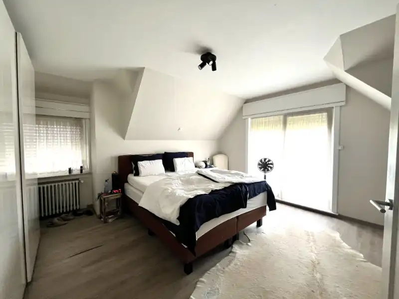 Vernieuwde woning met 4 slaapkamers foto 19