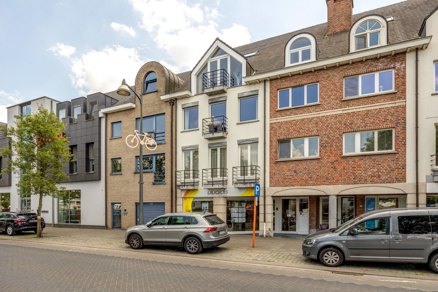Handels- of kantoorruimte van 112m² op toplocatie aan de Jachthaven van Turnhout.  foto {{pictureIndex}}