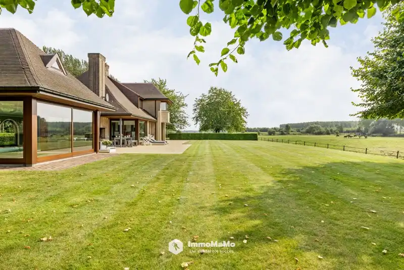 UNIEKE VILLA MET BINNENZWEMBAD EN PAARDENSTALLEN OP EEN TOPLOCATIE TE KOOP IN MENDONK (GENT) foto 59