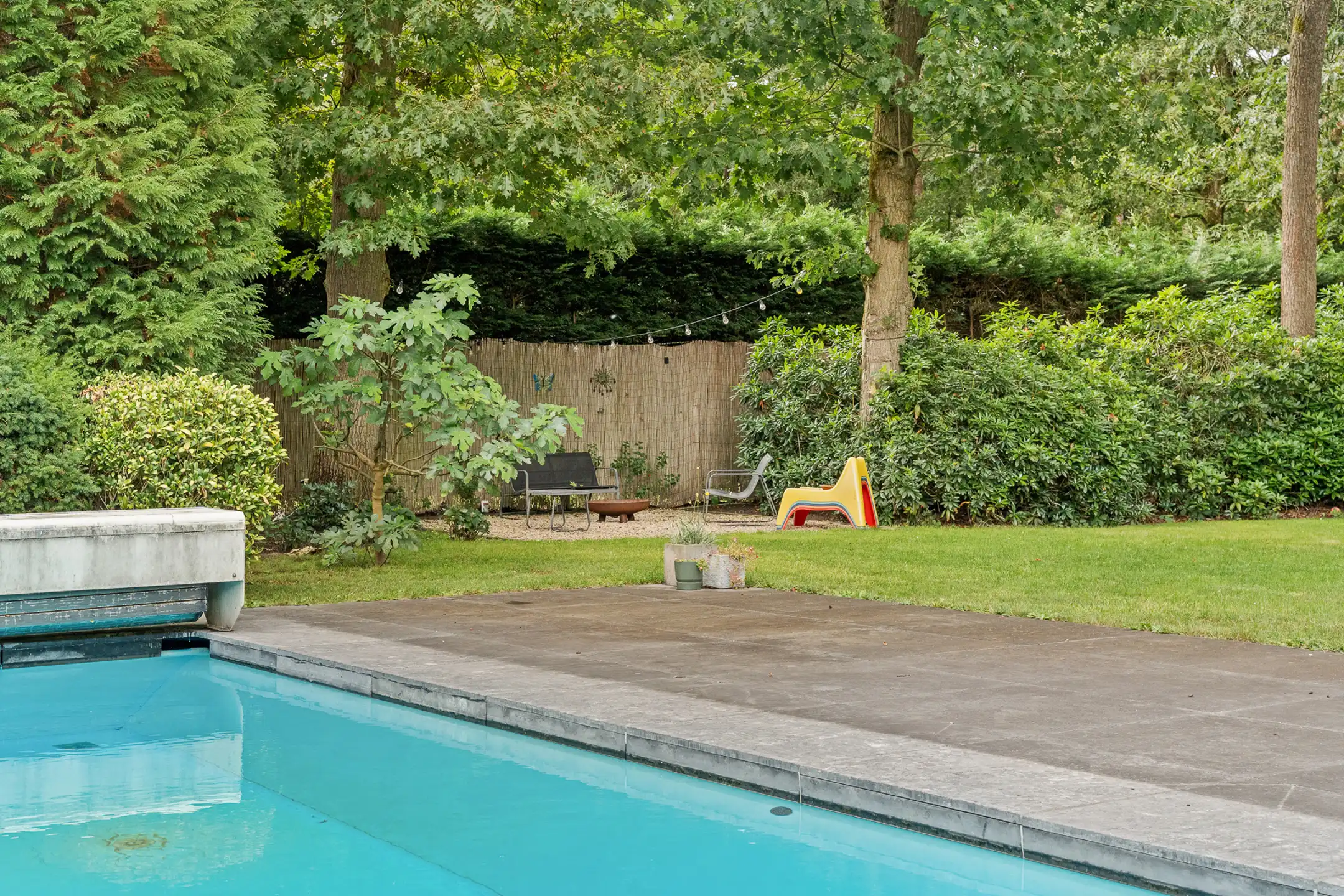 Ruime villa in bosrijke omgeving op een perceel van ca. 3.320m² met zwembad foto 33