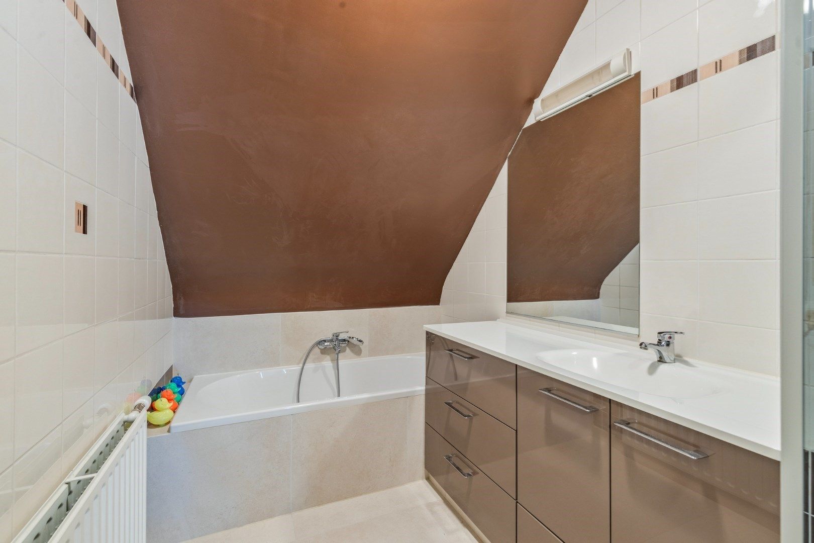 Mooi 2-slaapkamerappartement met garage in het centrum van Deerlijk! foto 19