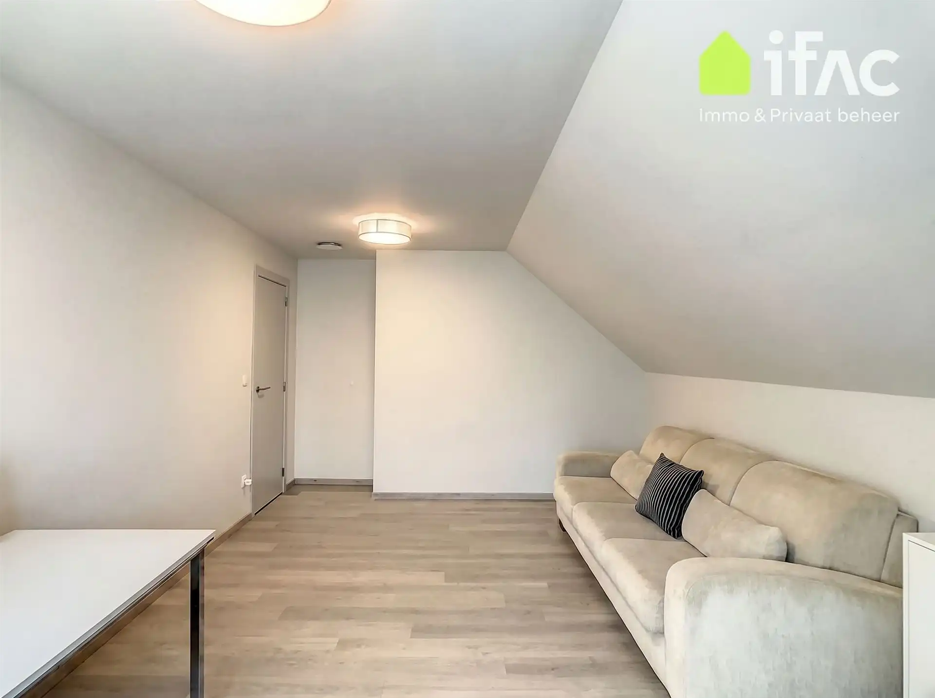 Villa met 5 slaapkamers, garage en grote tuin foto 31