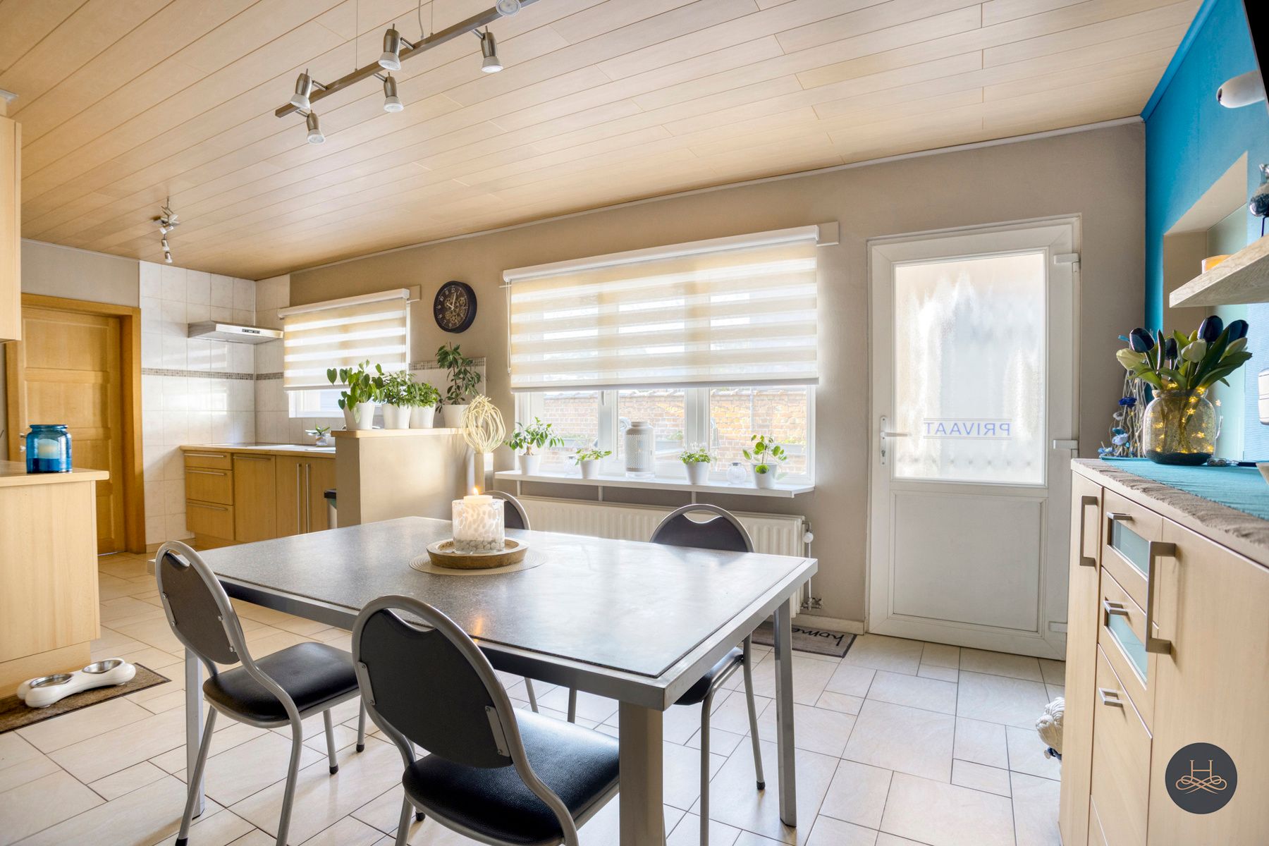 Karaktervolle gezinswoning met tuin en royale garage foto 13