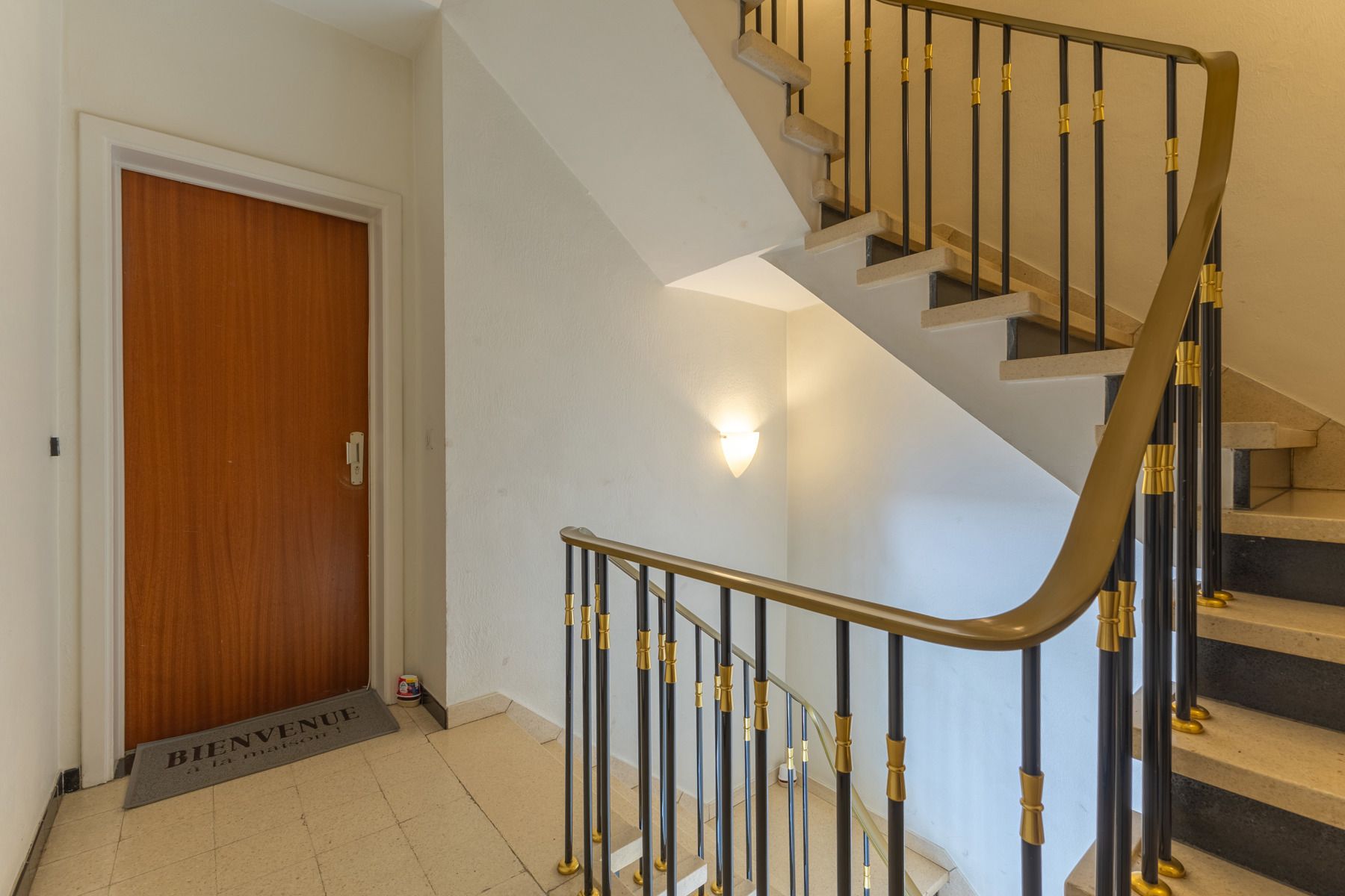 Instapklaar appartement met twee slaapkamers en staanplaats foto 3