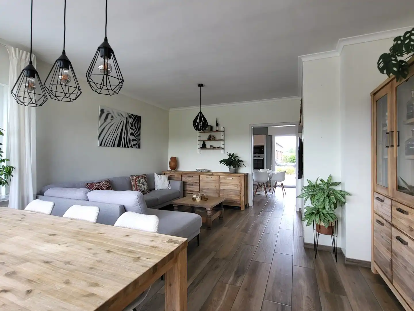 In een landelijke omgeving bevindt zich deze grondig gerenoveerde woning op een mooi perceel van 1.102 m². foto 12