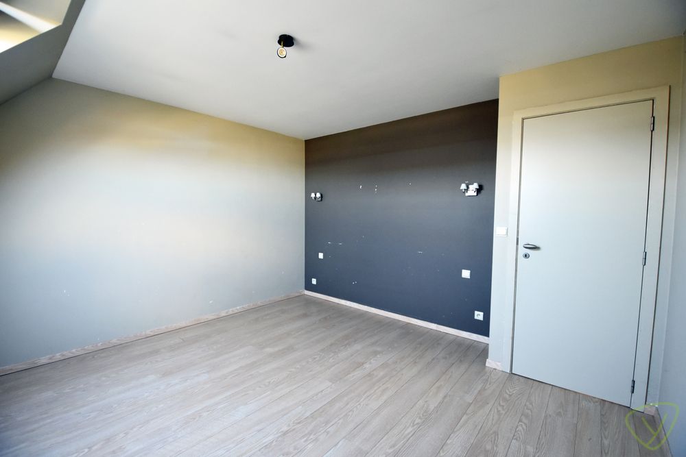 Modern afgewerkte en zeer verzorgde woning met een zonnnige tuin gelegen in een rustige woonwijk! foto 7
