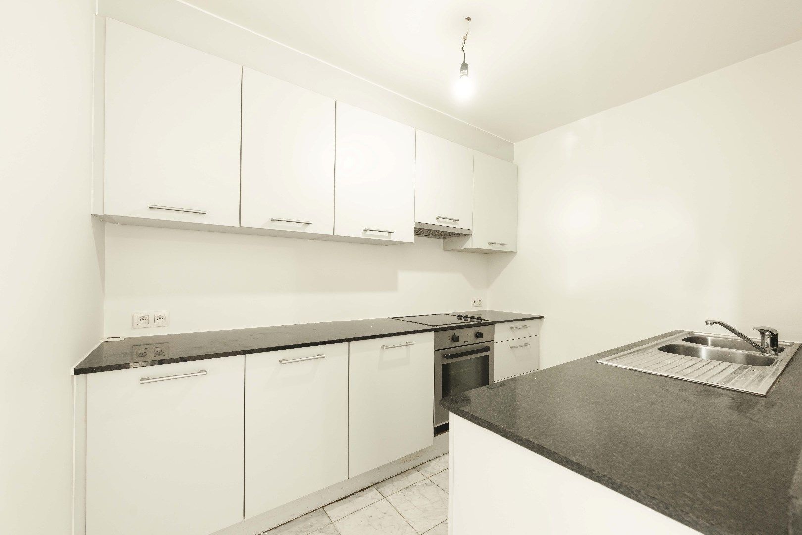 INSTAPKLAAR APPARTEMENT (146 m²) MET 3 SLPKS | STAANPLAATS + BERGING foto 3