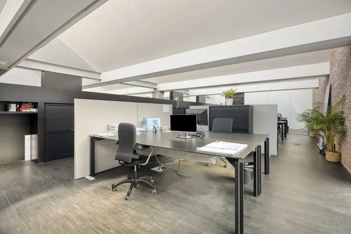 Moderne kantoorruimte op toplocatie nabij E40 en stadscentrum foto 4