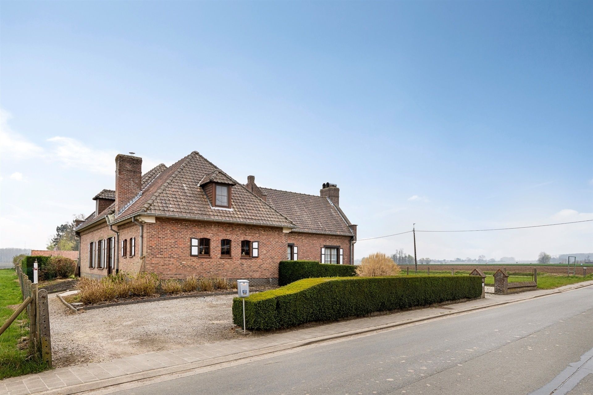 Rustig gelegen landhuis met 6 kamers foto 23