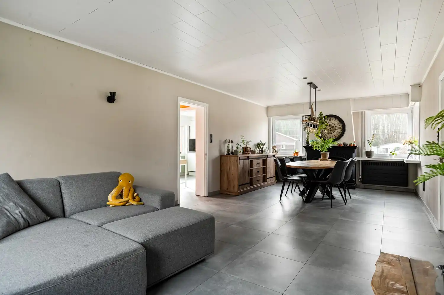 Aangename woning met ruime tuin en magazijn Te Koop op toplocatie in Begijnendijk foto 5