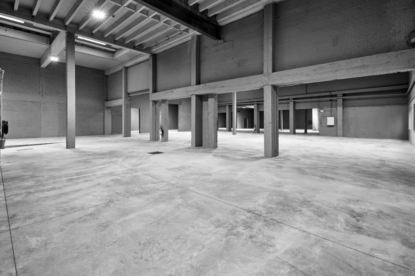 MAGAZIJN UNIT 2 1.400 m2 foto 2