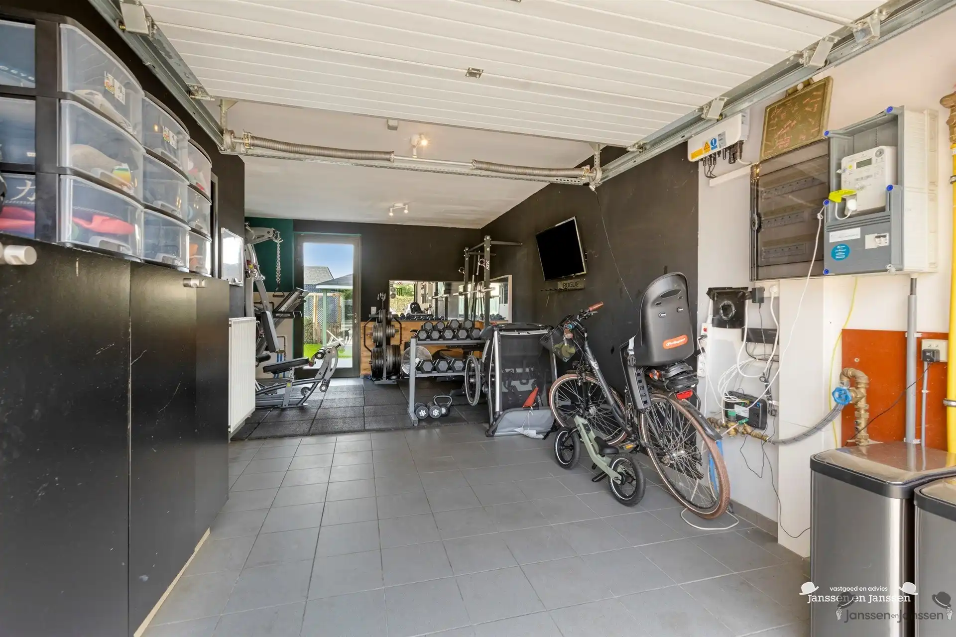 Prachtige halfopen woning met 3 slaapkamers, inpandige garage en zonnepanelen in Heppen foto 14
