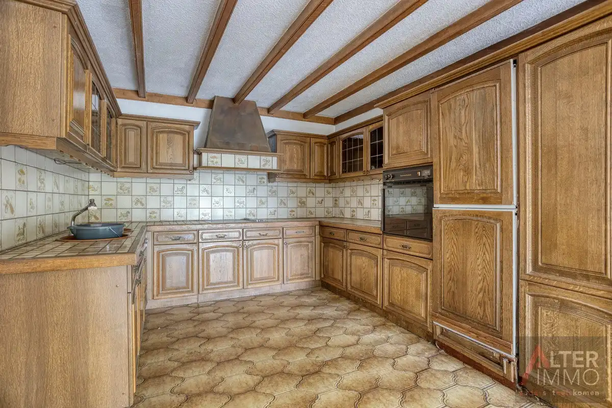 Zéér ruim, te renoveren appartement met 3 slaapkamers! foto 9