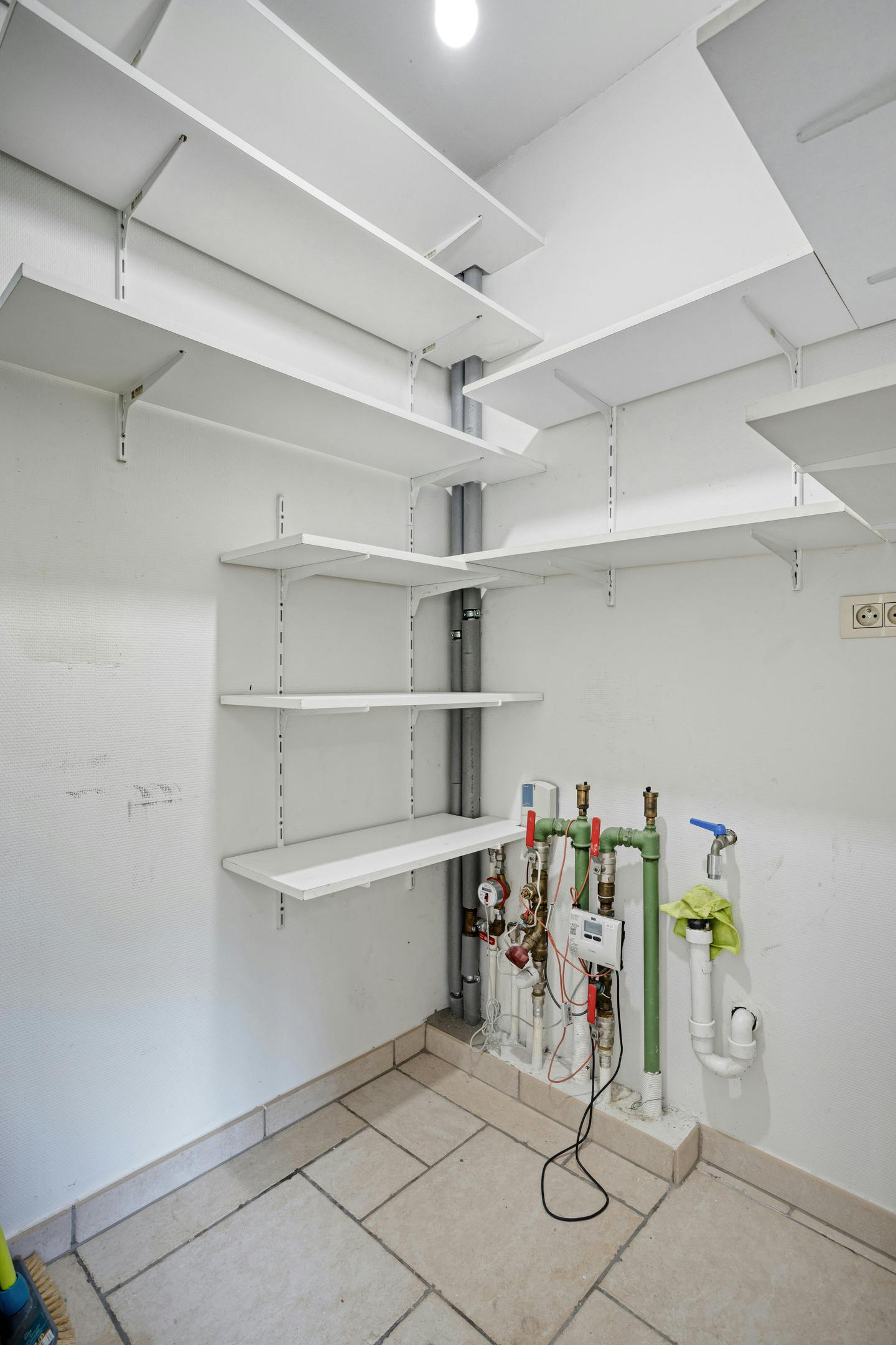  Instapklaar 2-slaapkamer appartement vlakbij het centrum van Roeselare! foto 8