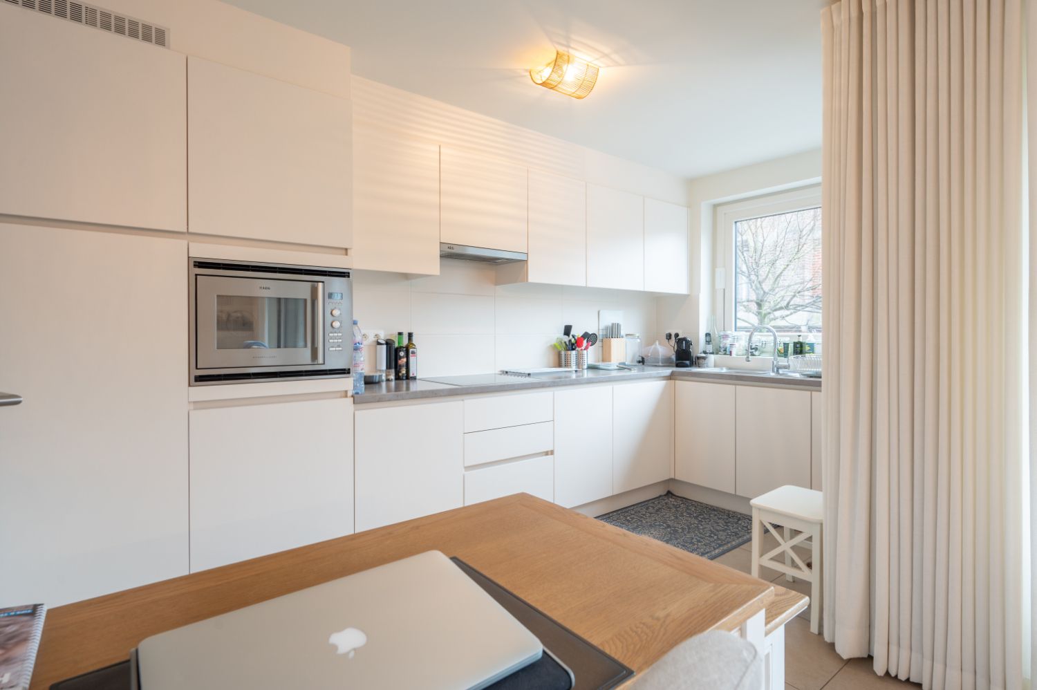 Prachtig nieuwbouwappartement met twee slaapkamers en terras uitkijkend op het centraal Kerkplein van Blankenberge foto 4