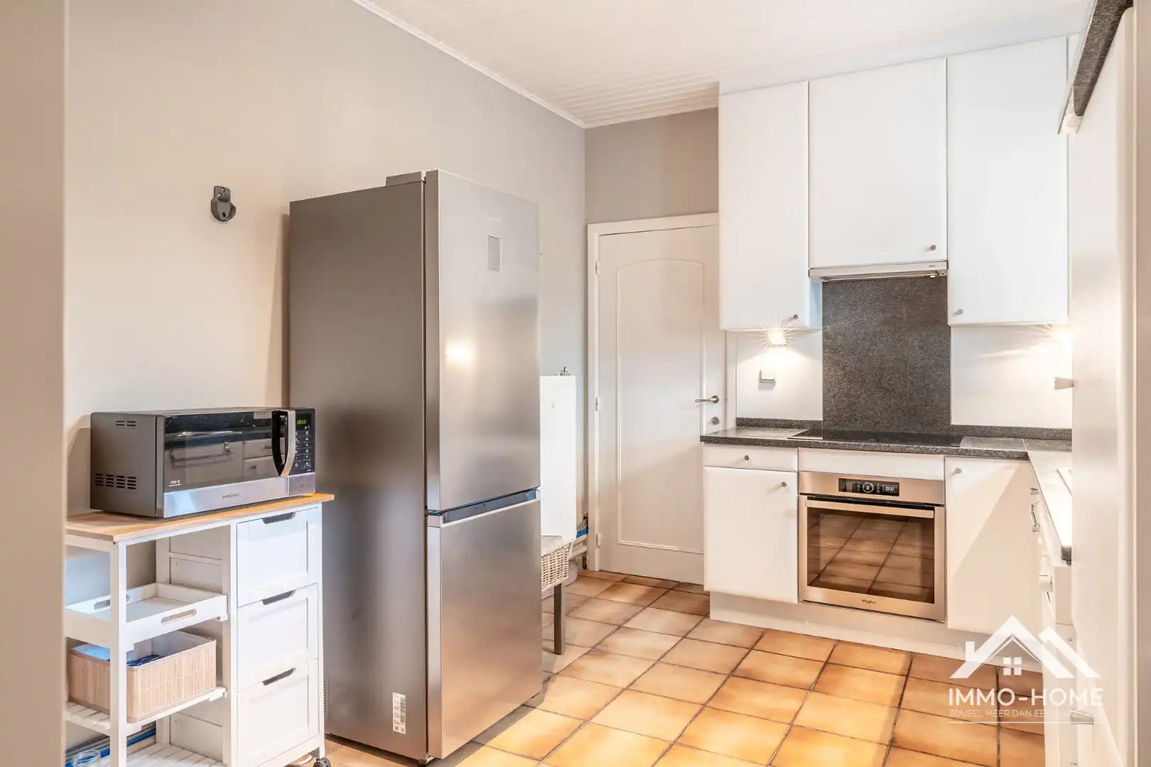 Charmante instapklare halfopen woning met ruime oprit! foto 11
