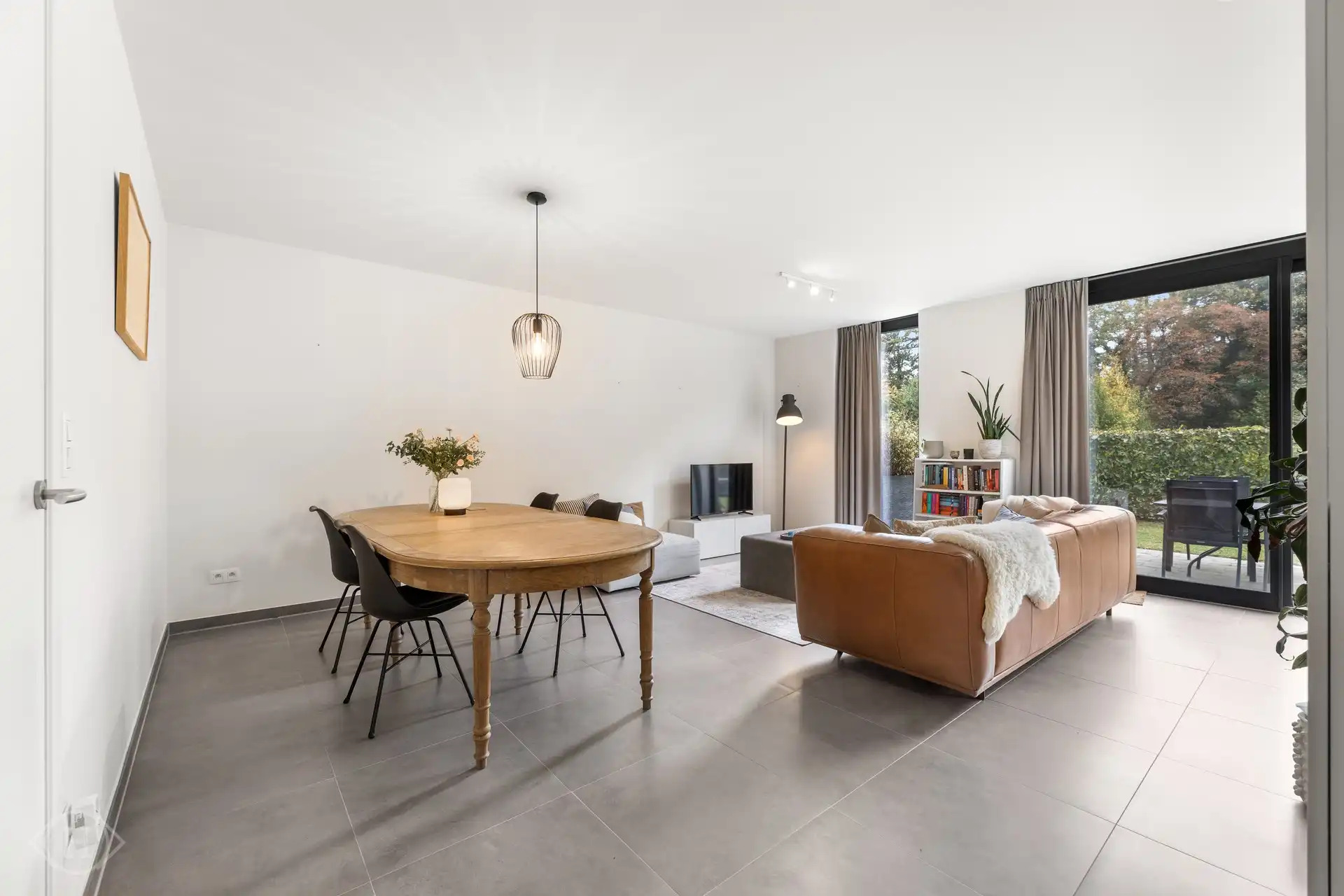 Modern 2-slaapkamerappartement met tuin foto 4