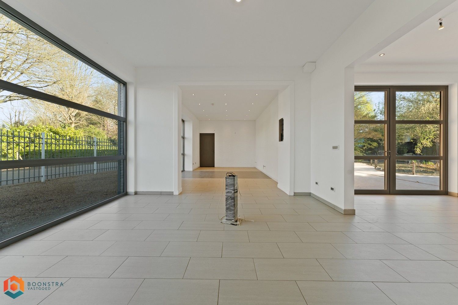 Handelspand met woonst en ruime parking op een perceel van 2592 m² te Rotselaar foto 6