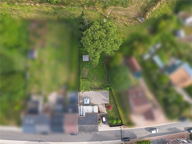 CHARMANTE GEZINSWONING OP EEN RUIM PERCEEL IN BUVINGEN foto 2