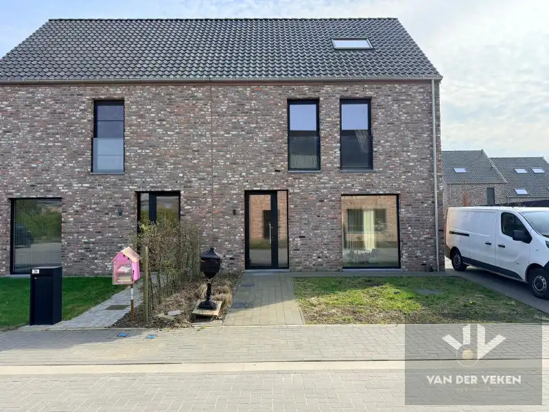 ENERGIEZUINIGE WONING MET 3 SLPK foto {{pictureIndex}}