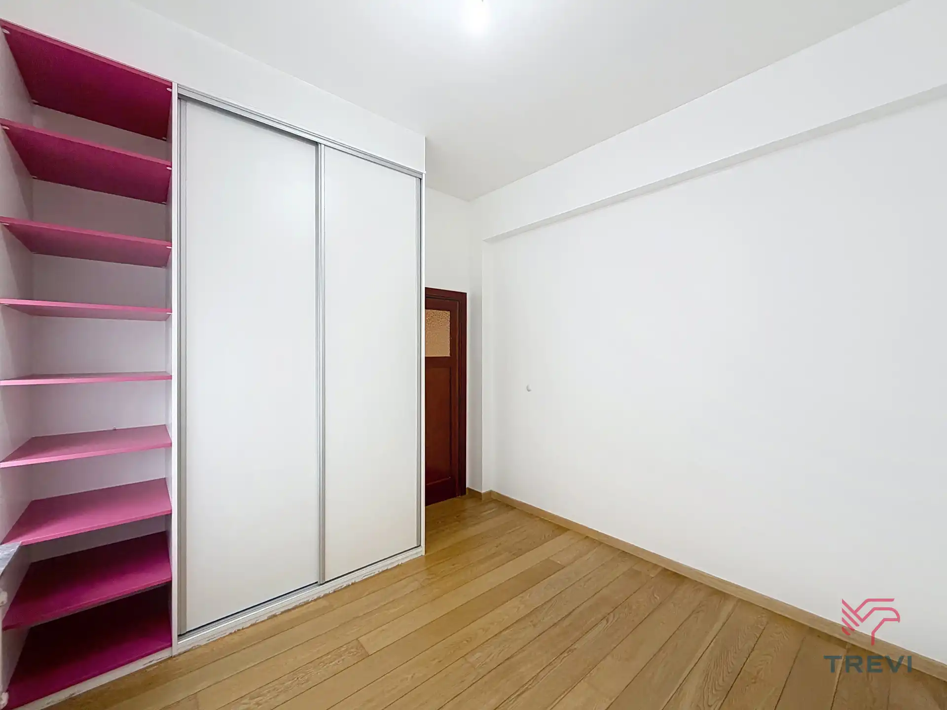 Prachtige woning met 4 slaapkamers, garage en tuin foto 11