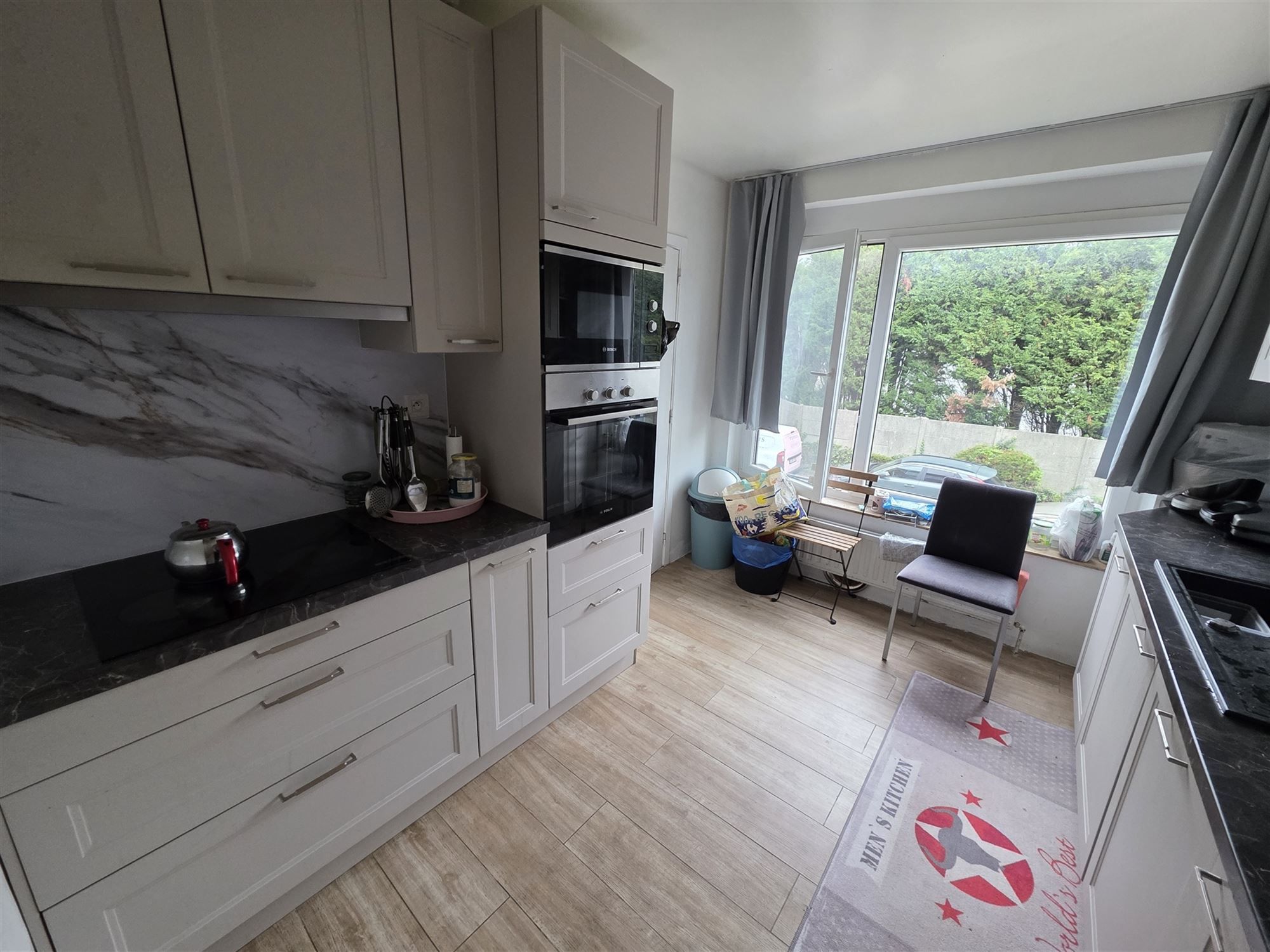 Instapklaar 2-slaapkamer appartement met terras en garage foto 7