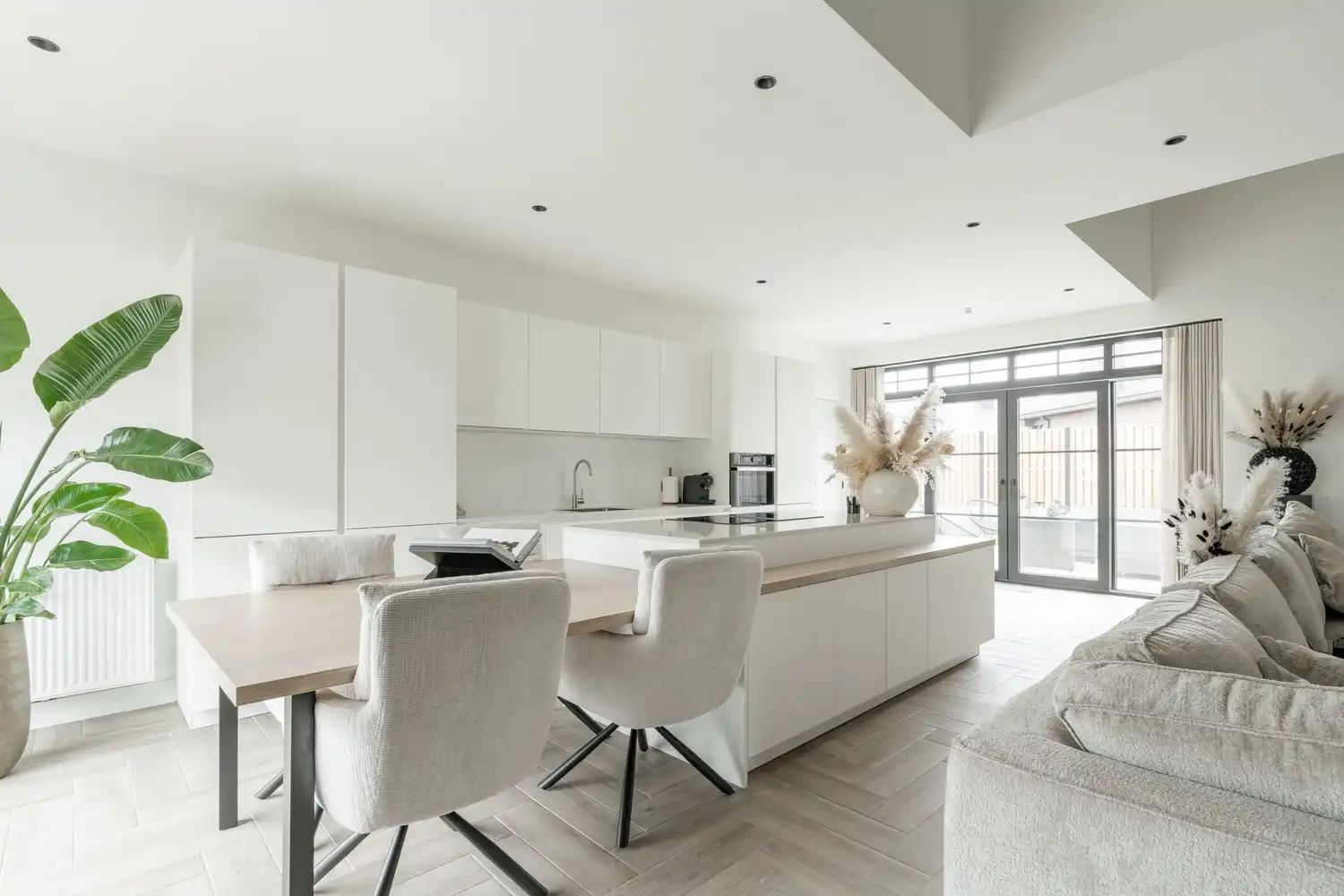 Prachtige villa te koop in Lommel - 4 slaapkamers, 2 badkamers, garage en ruime tuin op 566 m², volledig gerenoveerd in 2025! foto 13