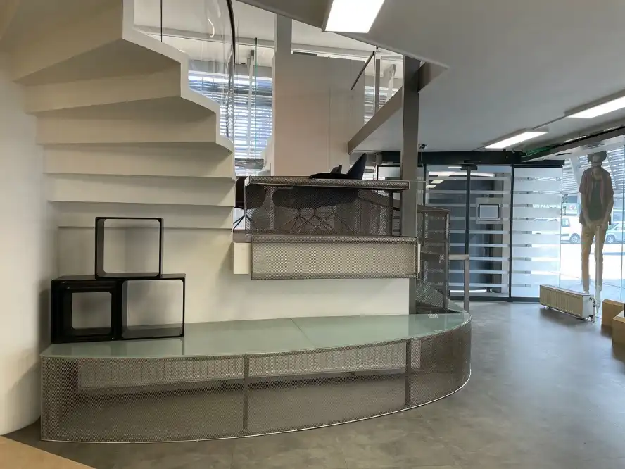 Instapklaar en polyvalent handelspand/kantoor te huur op TOPLOCATIE foto 11