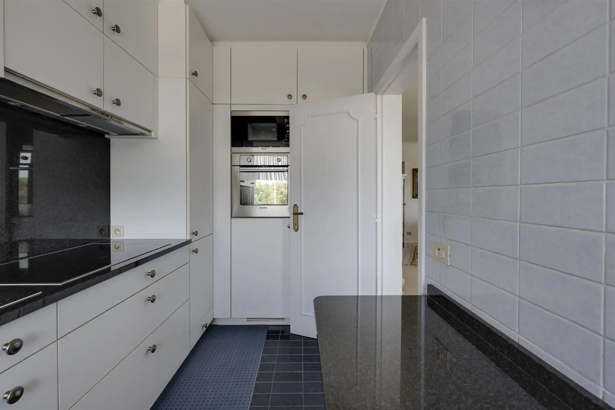 Ruim appartement met 2 slaapkamers inclusief garagebox nabij het Rivierenhof foto 8