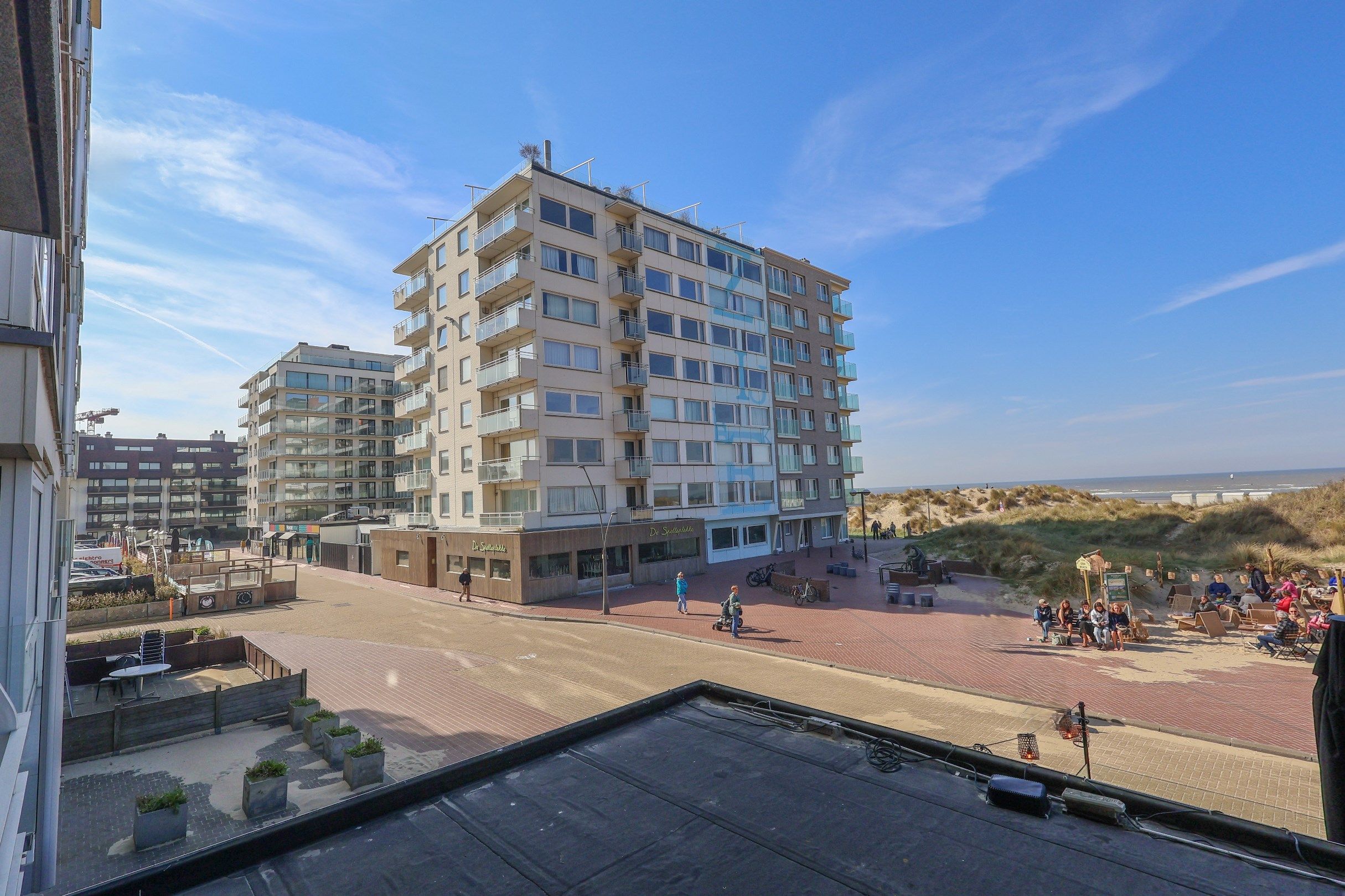 Appartement te huur met frontaal zeezicht op de dijk van Oostduinkerke! foto 17