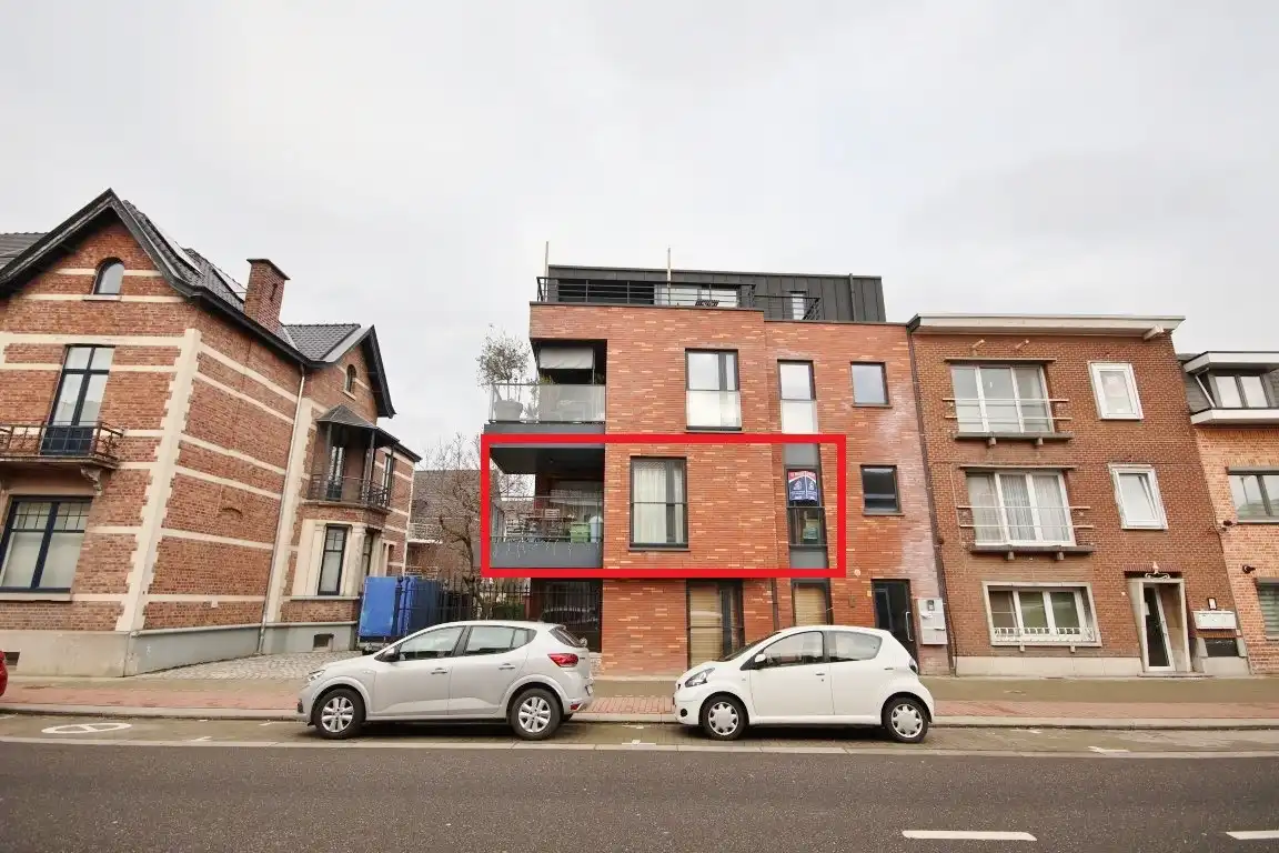 Modern appartement met terras op gunstige locatie! foto {{pictureIndex}}