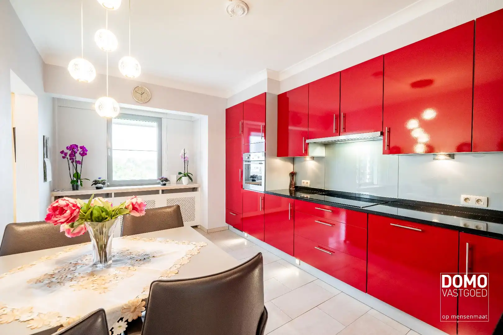 Stijlvol wonen in hartje Hasselt met een uniek uitzicht over het Kolonel Dusartplein foto 9